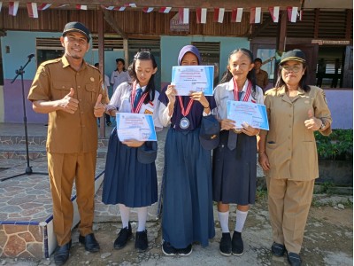 Pembagian Medali dan Piagam Penghargaan lomba Story