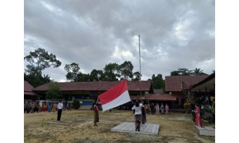 Penuh Semangat Kebhinekaan, SMPN 1 Rayakan Hardiknas 2024