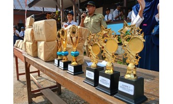 Senyum Dan Tawa Kegembiraan Mewarnai Acara Penyerahan Hadiah Lomba 17 Agustusan
