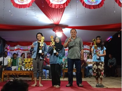 Pembagian Hadiah Lomba Paduan Suara Lagu Nasional Tingkat SMP di BKC